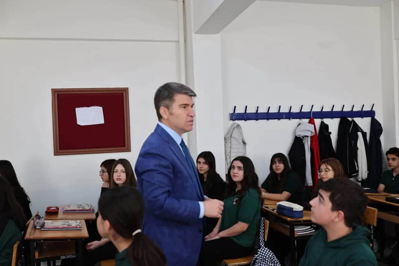 Amasya Valisi Alptekin Anadolu Lisesi’nde 3