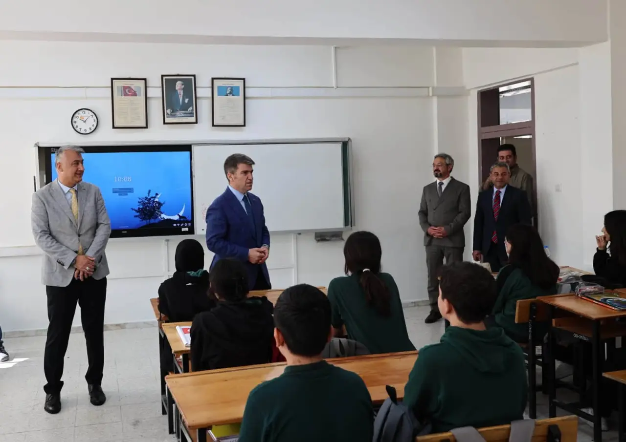 Amasya Valisi Alptekin Anadolu Lisesi’nde 2