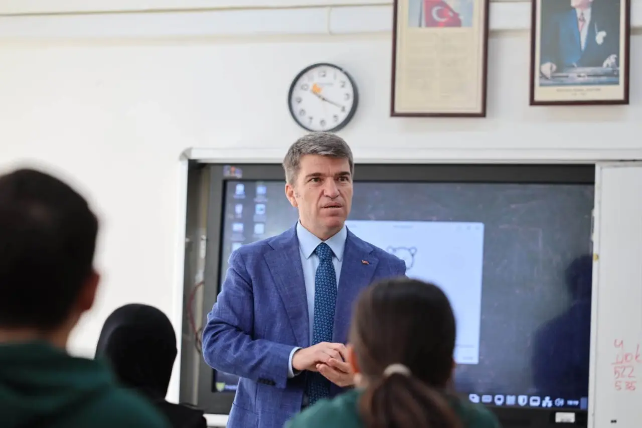 Amasya Valisi Alptekin Anadolu Lisesi’nde 1