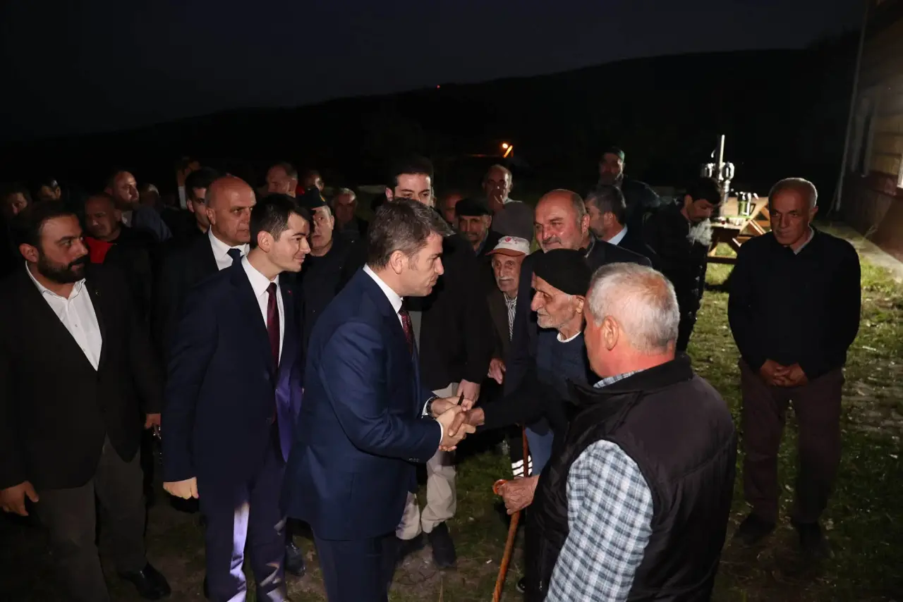 Amasya Valisi Bakan Şeyhli Köyü’nde Vatandaşlarla Buluştu 4