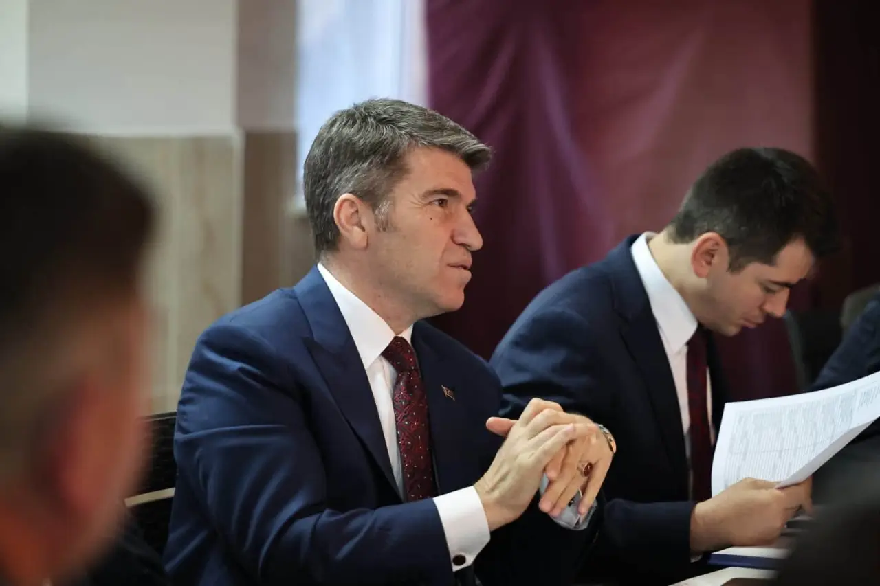 Amasya Valisi Bakan Şeyhli Köyü’nde Vatandaşlarla Buluştu 3