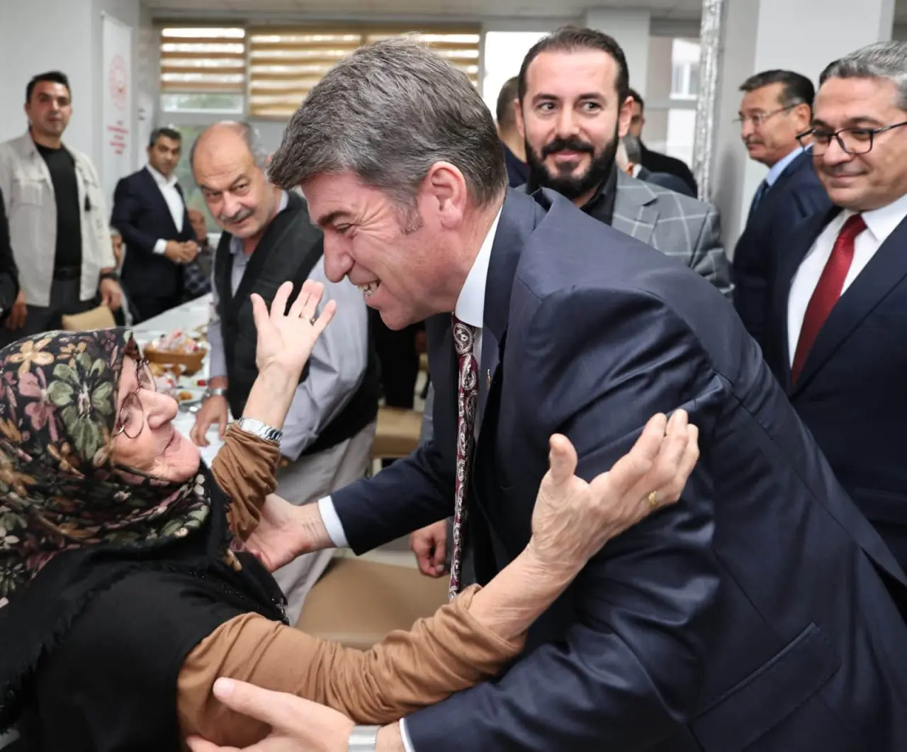 Amasya Valisi Bakan Ulu Çınarların Sofrasına Konuk Oldu 2