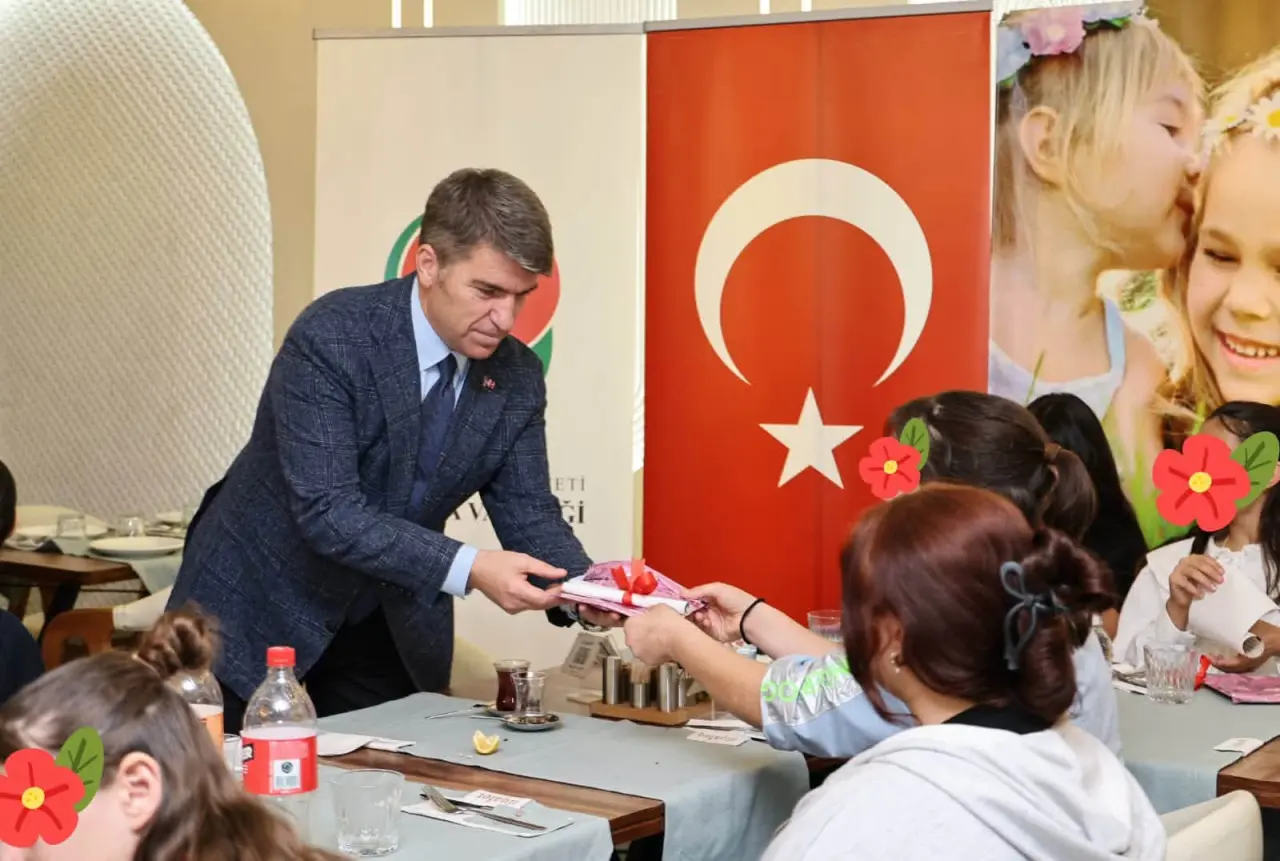 Amasya Valisi Kız Çocuklarıyla Bir Araya Geldi 2