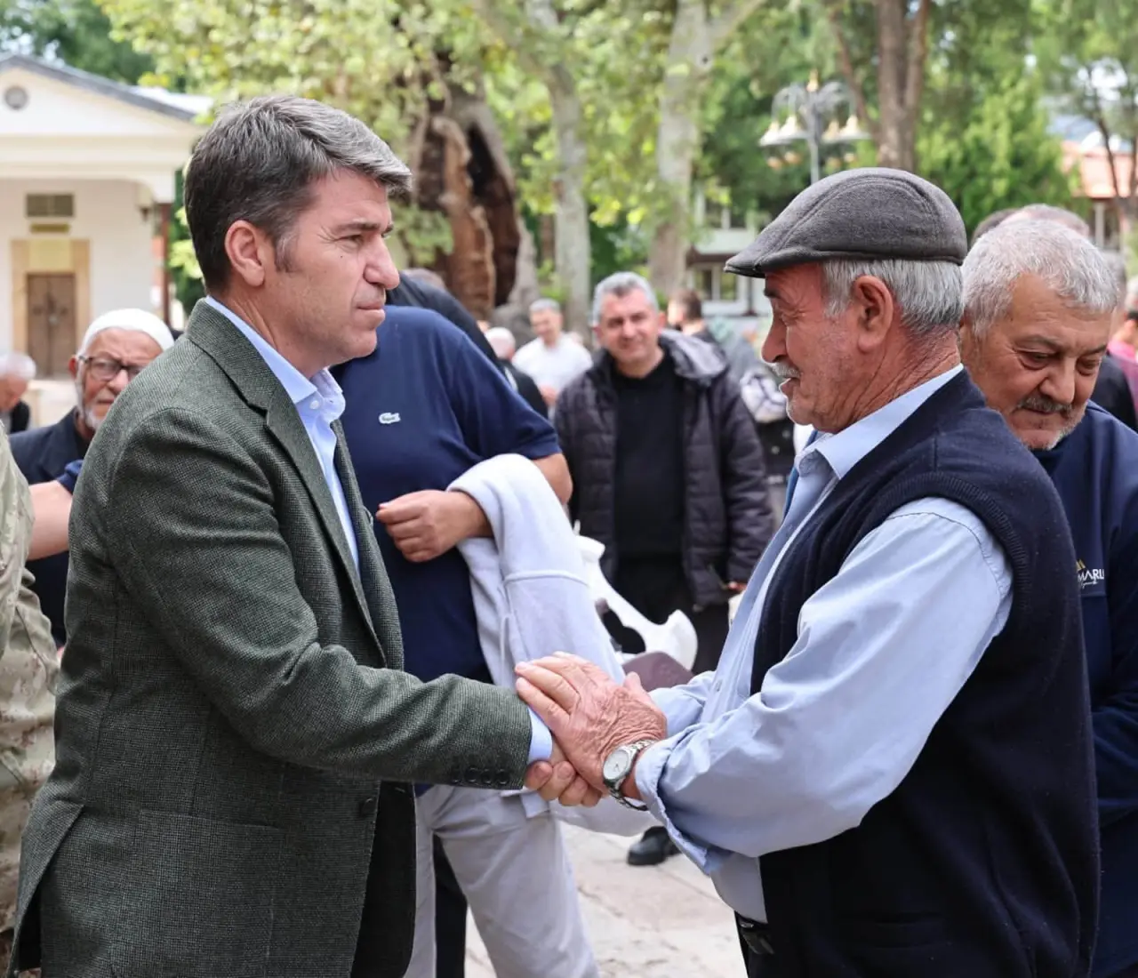 Amasya Valisi Önder Bakan Vatandaşlarla Omuz Omuza 1