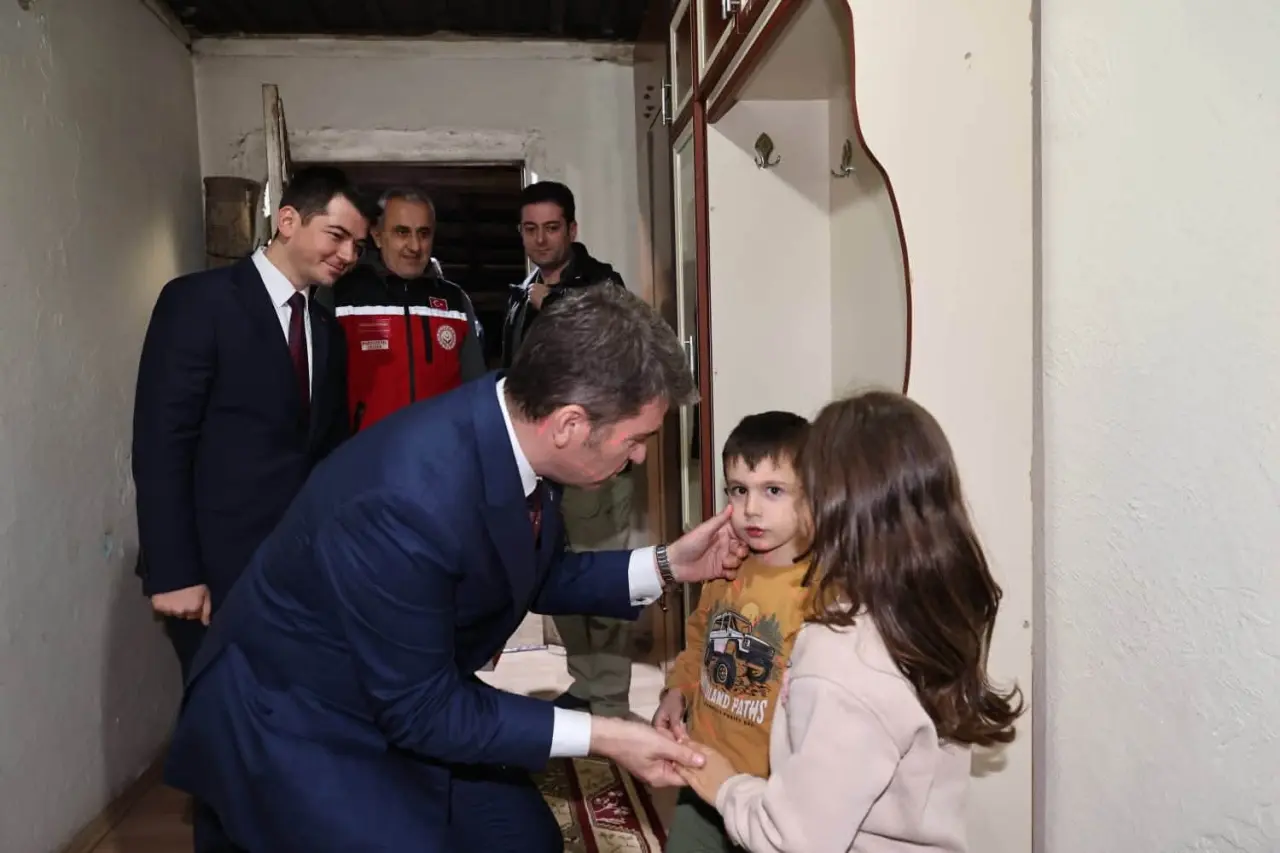 Amasya Valisi’nden Şehit Ailesine Ziyaret 1