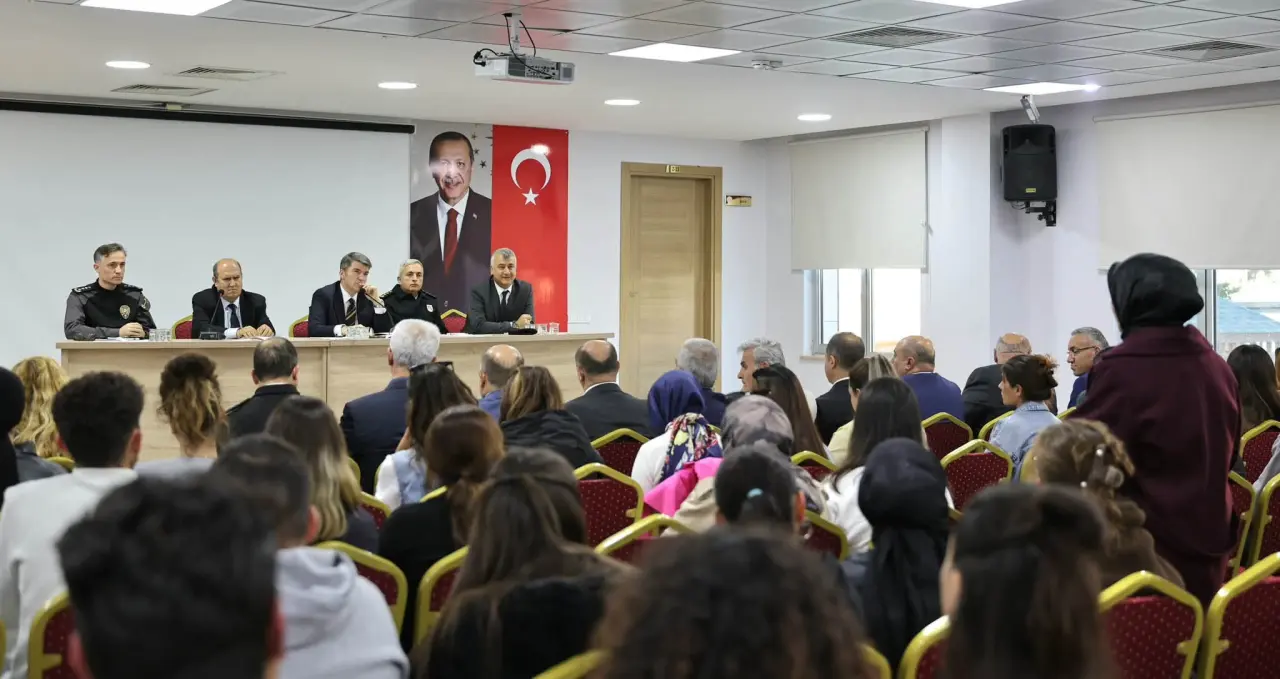 Amasya’da Güvenlik Zirvesi: Gündem Okullar! 3