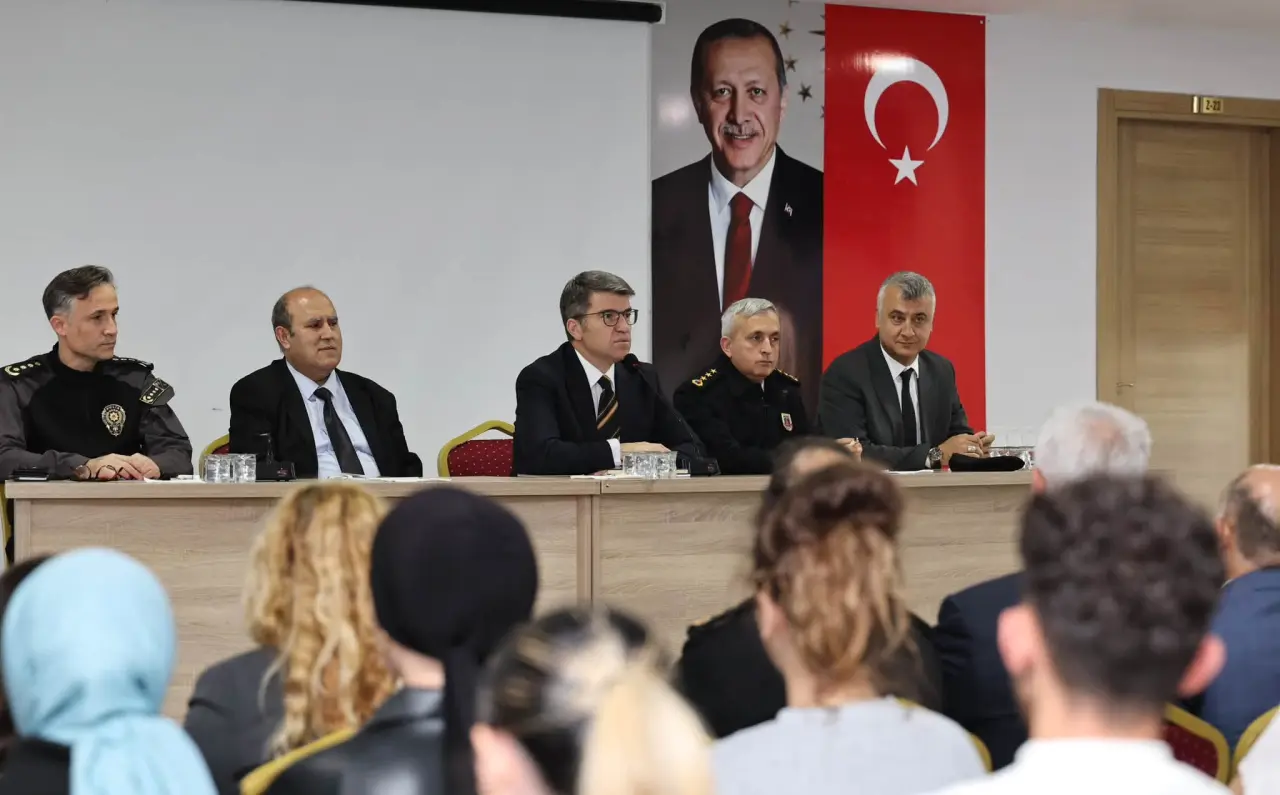 Amasya’da Güvenlik Zirvesi: Gündem Okullar! 1