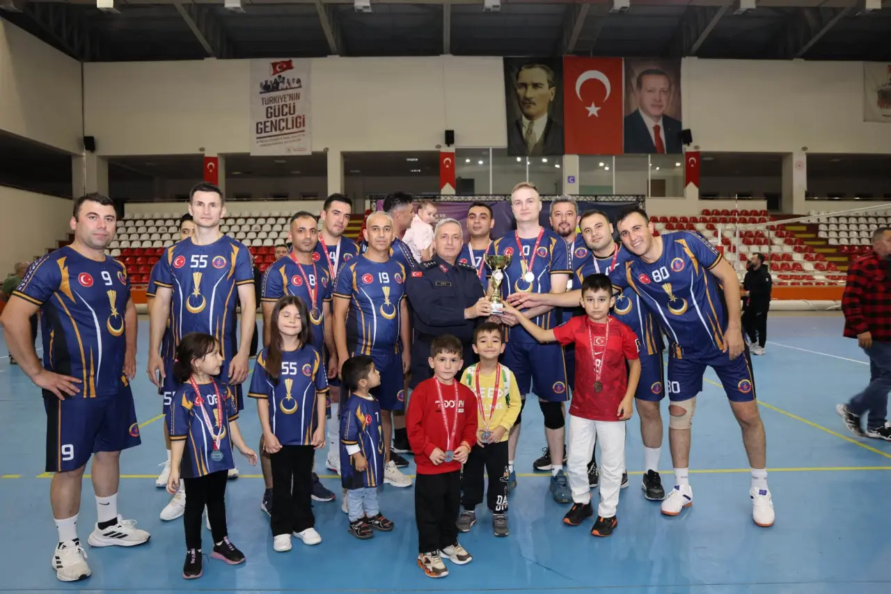 Amasya’da Voleybol Heyecanı Sona Erdi! Şampiyon Belli Oldu 6