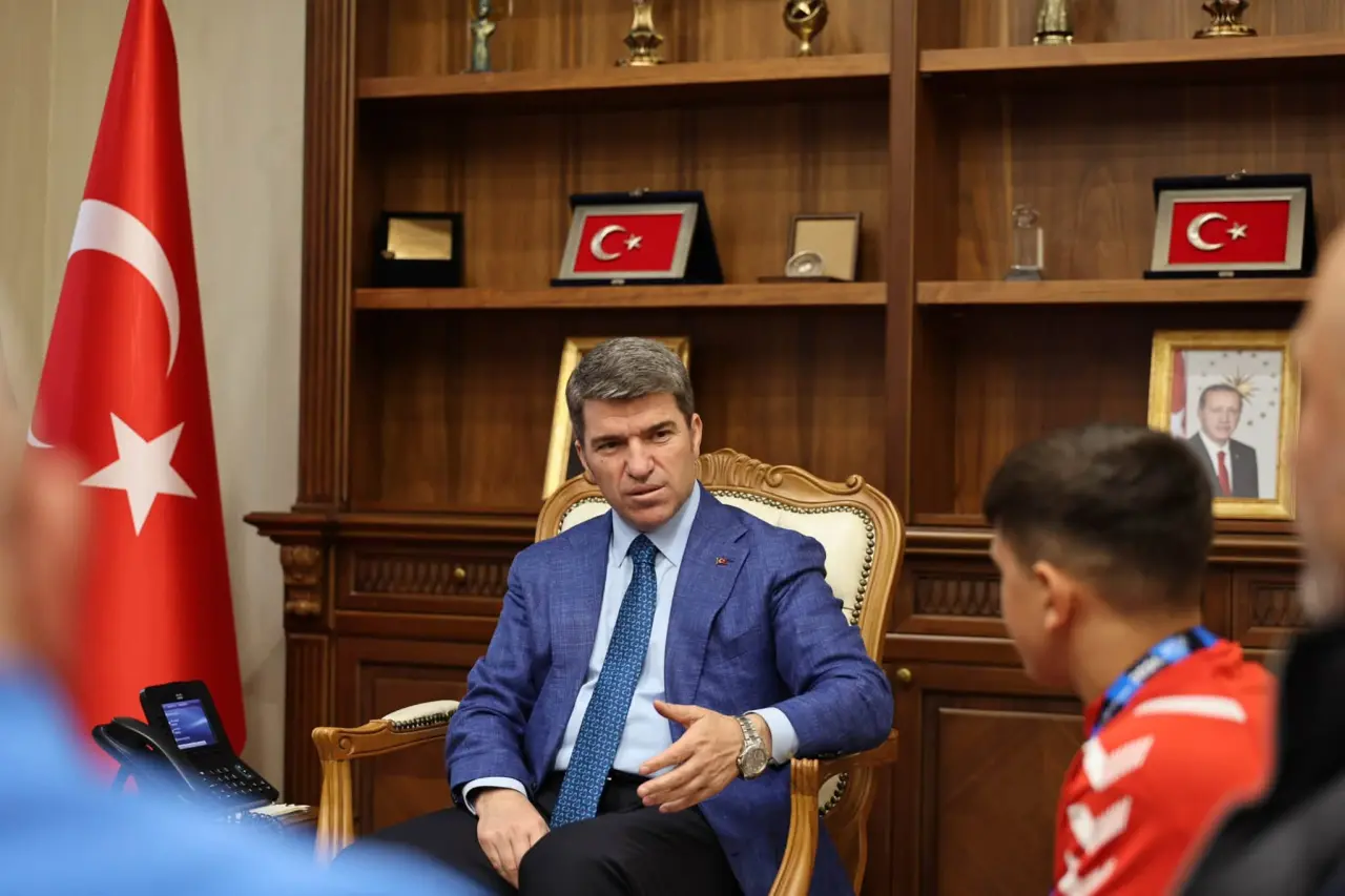 Amasyalı Güreşçi Vali Bakan’ın Konuğu Oldu 3
