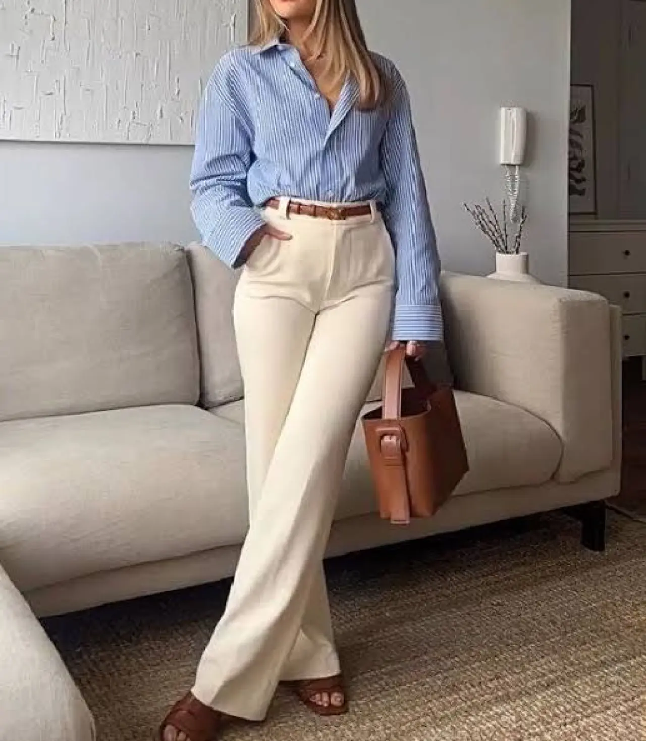 Çizgili Gömlek Kombinlerinde Yeni Trend! Şıklığın Sırrı Bu Detaylarda Gizli 2