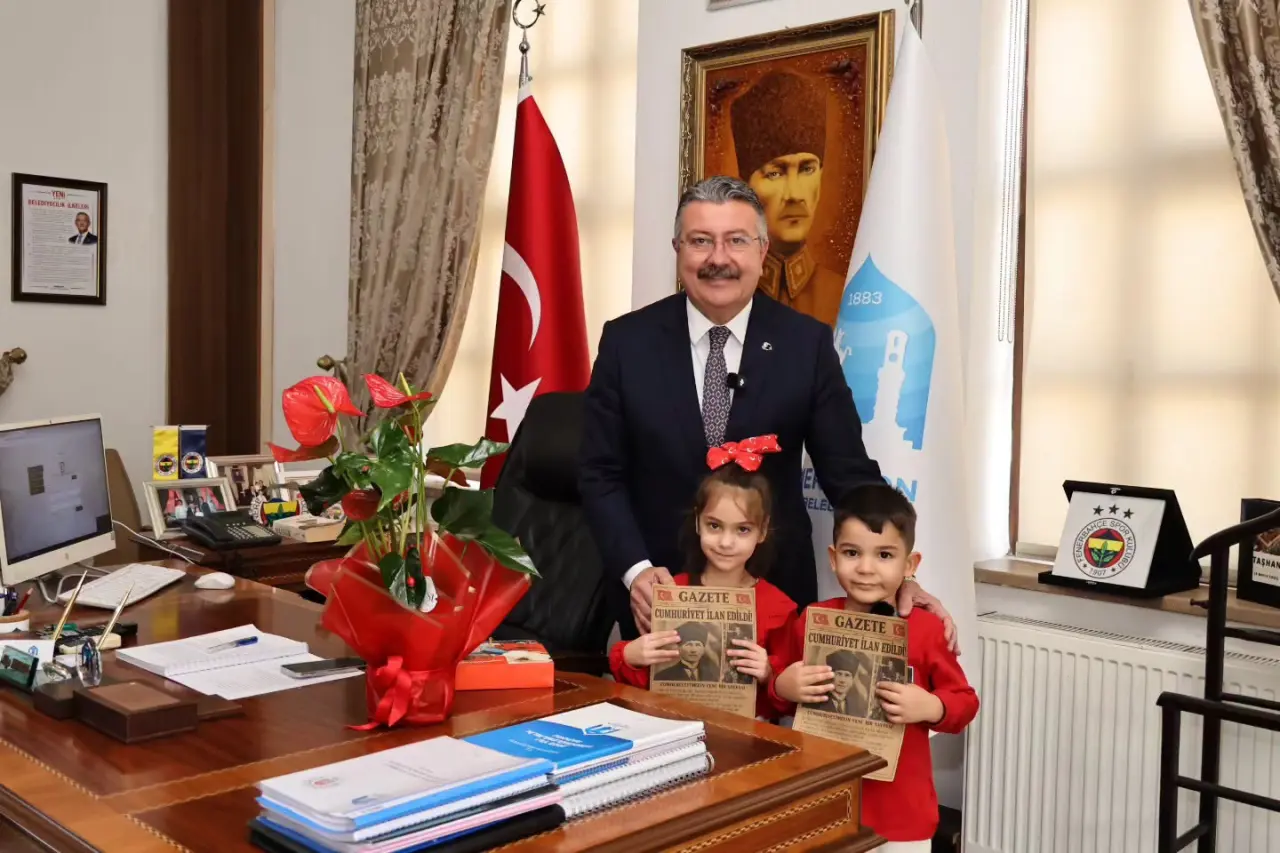 Cumhuriyet Coşkusu Merzifon Belediye Makamında! 3