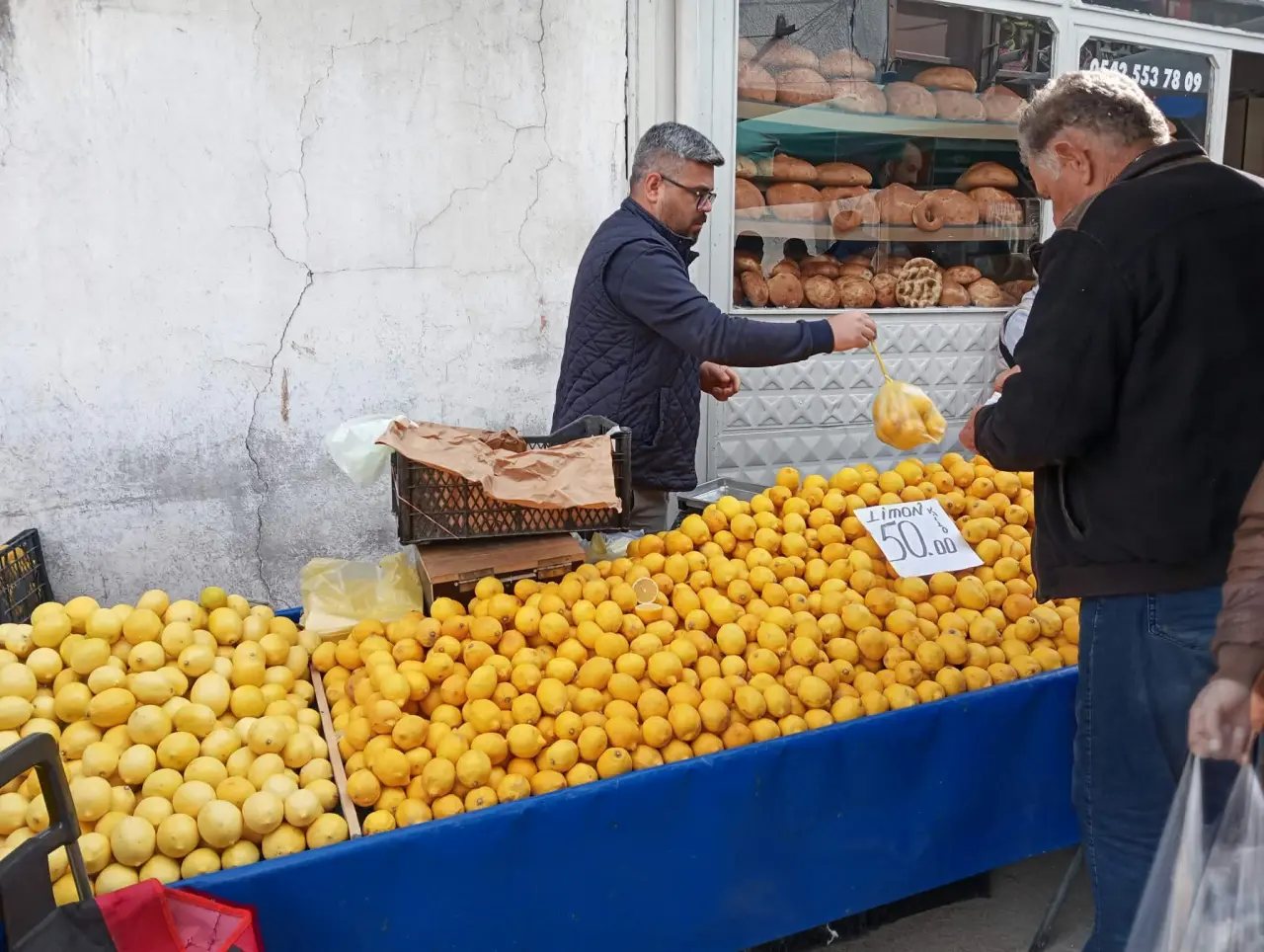 Merzifon Halk Pazarında Kış Hazırlığı Başladı: İşte Güncel Fiyatlar 1