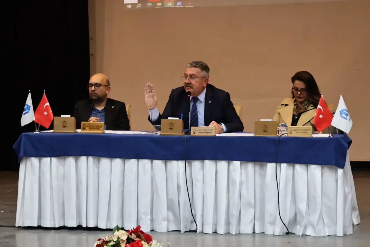 Merzifon Meclisi’nde Soru-Cevap: Başkan Kargı’dan Maaş, Personel, Asfalt ve Su Açıklaması 2
