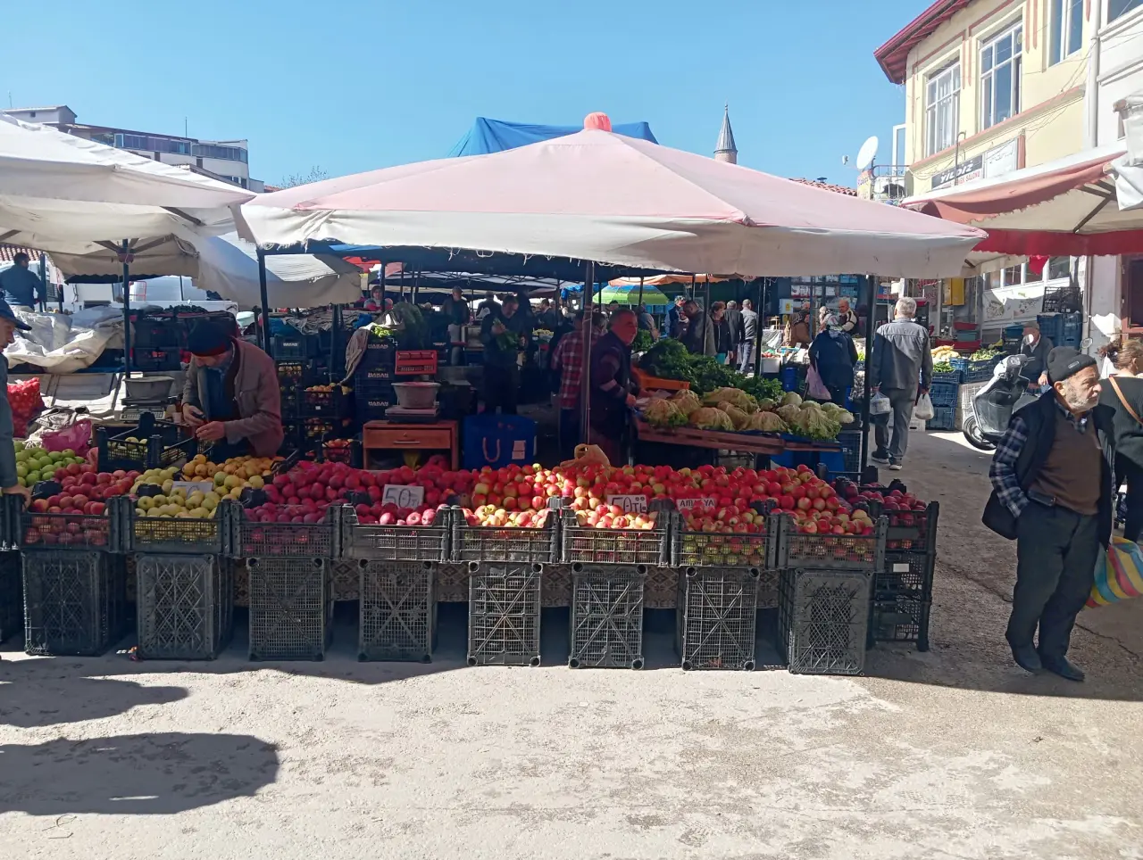 Merzifon Pazarı’nda Hareketli Gün! İşte Tezgahlardaki Son Fiyatlar 3