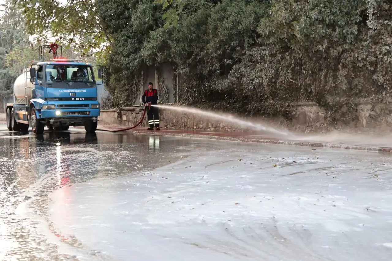 Merzifon’da Asfalt Sonrası Temizlik Seferberliği! 3