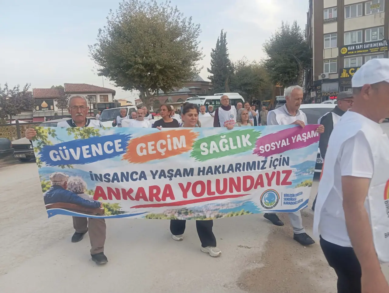 Merzifon’da Emeklilerden 50 Bin TL Maaş Talebi! 3