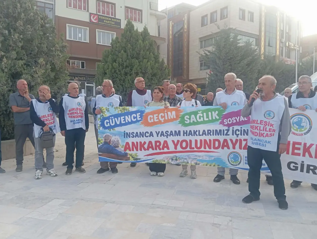 Merzifon’da Emeklilerden 50 Bin TL Maaş Talebi! 4