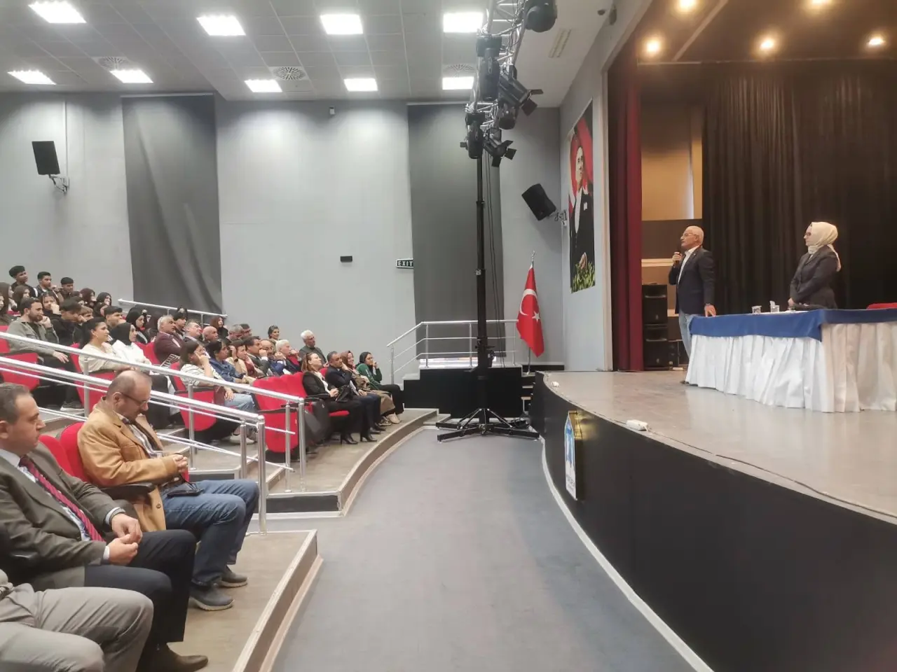 Merzifon’da “Gençliğin Anlam Arayışı” Söyleşisi Düzenlendi 3