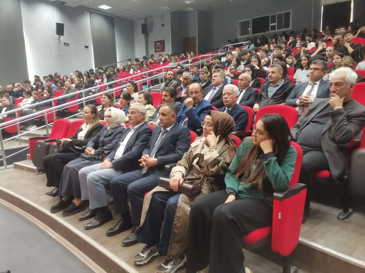 Merzifon’da “Gençliğin Anlam Arayışı” Söyleşisi Düzenlendi 4