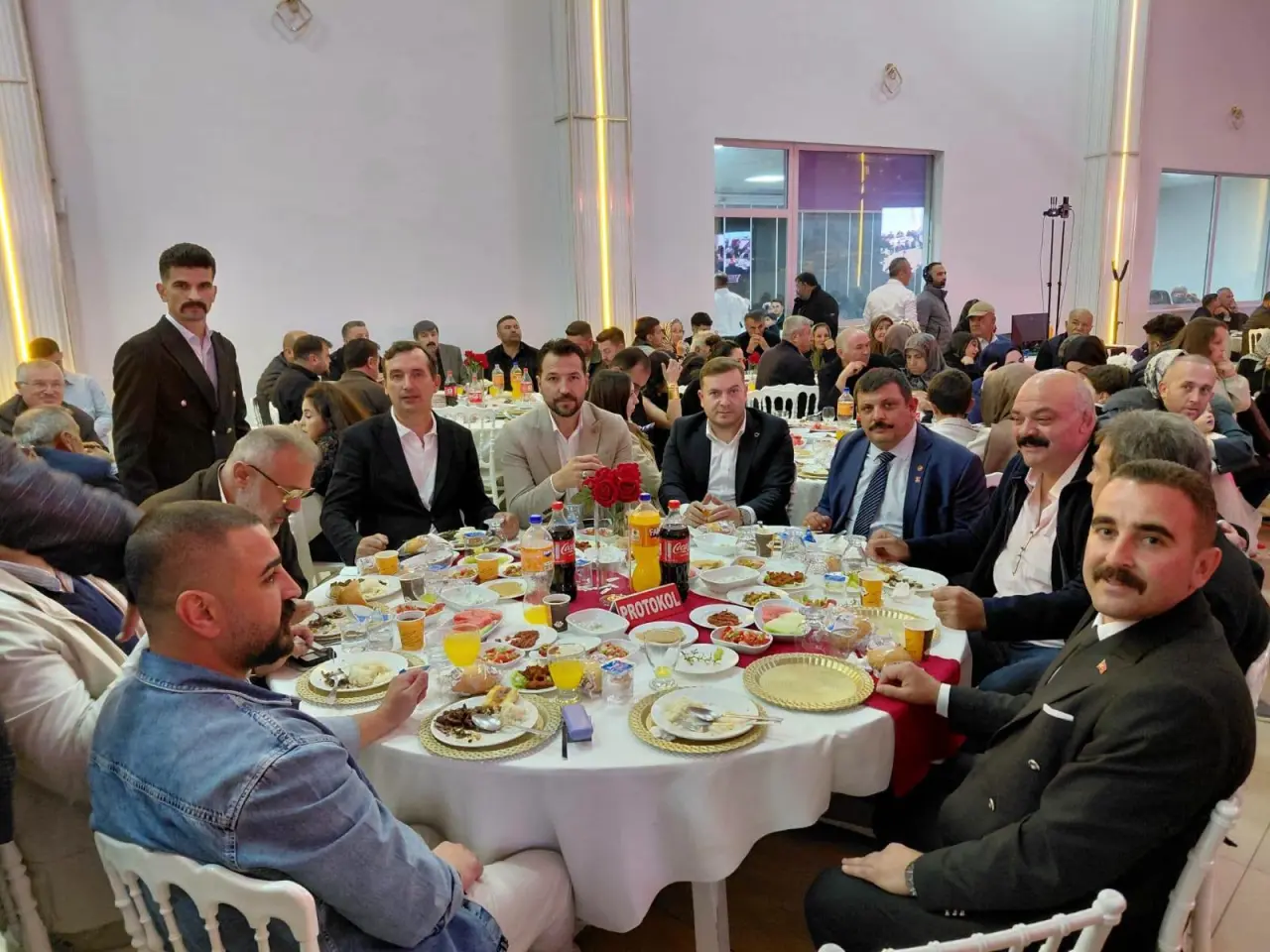 Metehan’ın Mutlu Günü: Koçak Ailesini Sevenleri Yalnız Bırakmadı 3