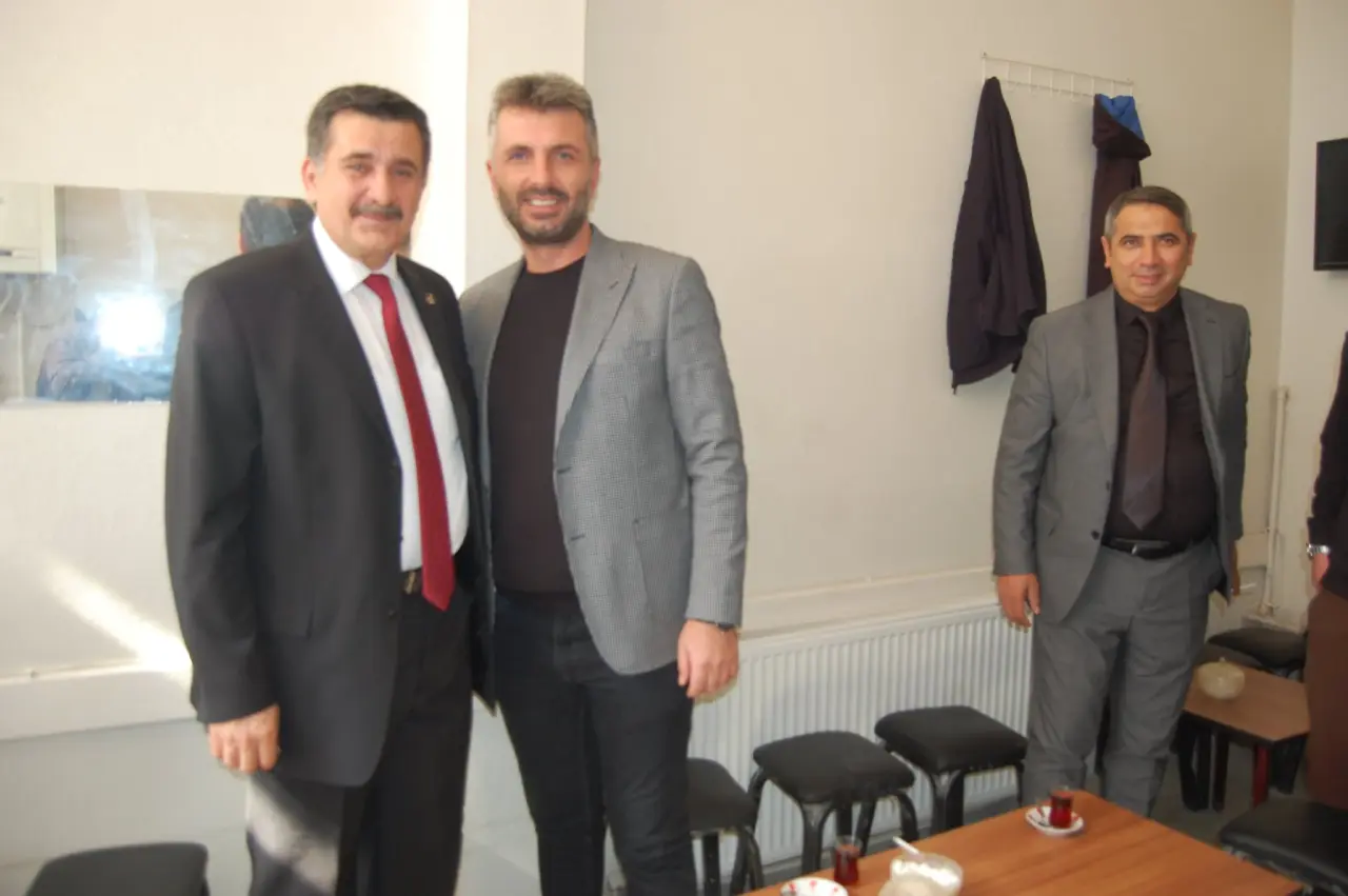 MHP Merzifon’da Sahaya İndi! Esnafın Sorunlarını Dinledi 2