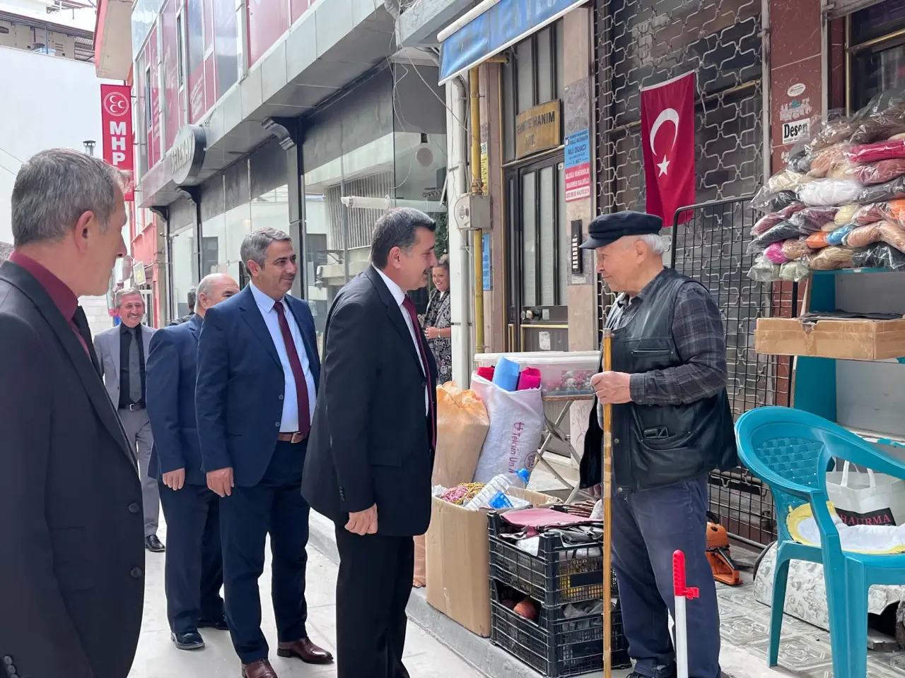 MHP Merzifon’da Sahaya İndi! Esnafın Sorunlarını Dinledi 18