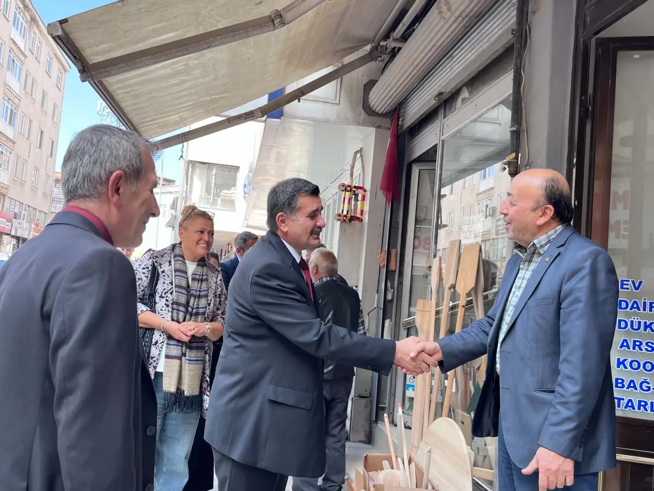 MHP Merzifon’da Sahaya İndi! Esnafın Sorunlarını Dinledi 7