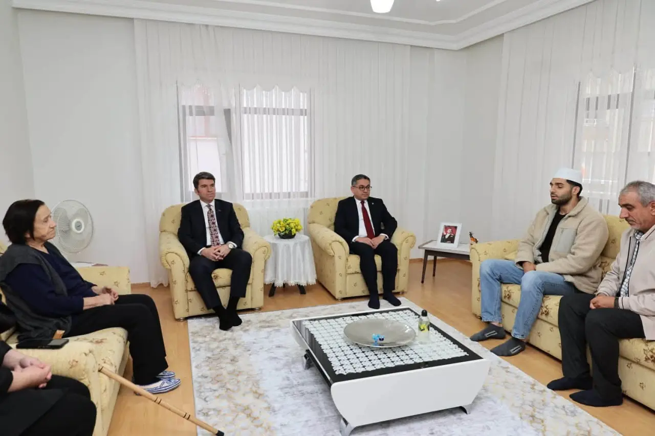 Şehit Annesinin Kapısını Vali Bakan Çaldı 1