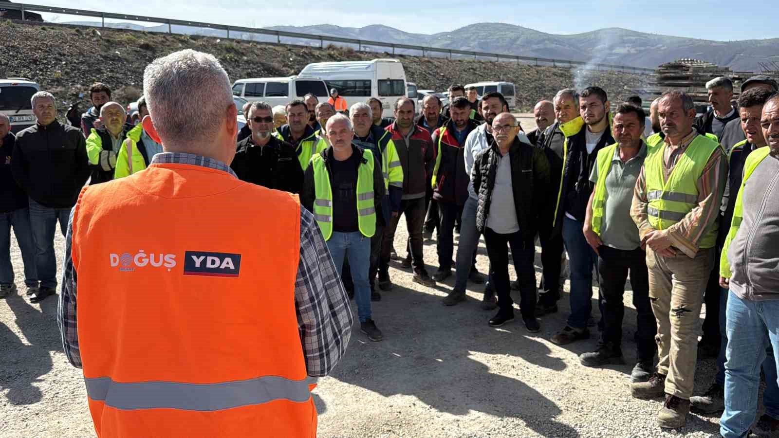 12-yildir-bitirilemeyen-karayolunda-isciler-maaslarini-eksik-aldiklari-icin-is-birakti