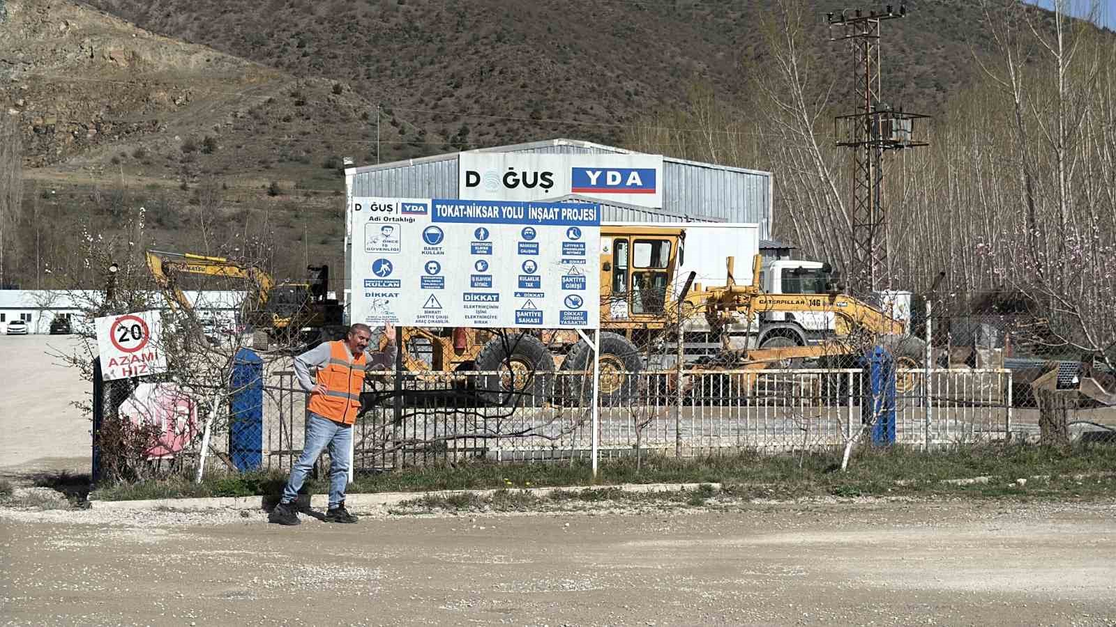 12-yildir-bitirilemeyen-karayolunda-isciler-maaslarini-eksik-aldiklari-icin-is-birakti