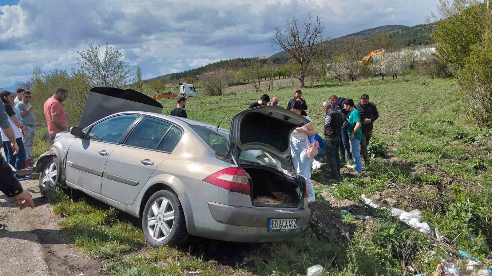 amasyada-otomobil-bariyerlere-carpti-2-yarali