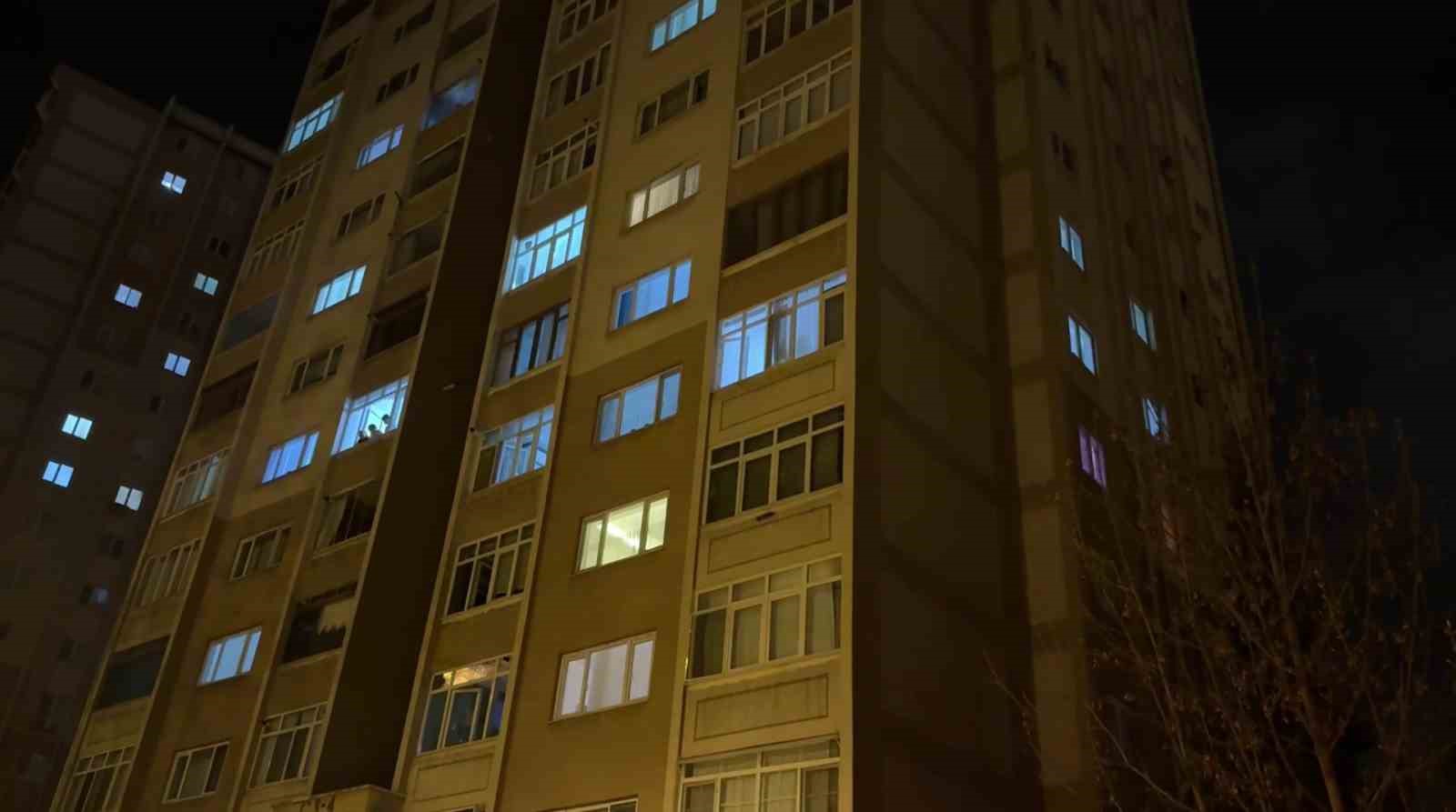 apartmanin-4-katindan-dusen-kiz-cocugu-agir-yaralandi