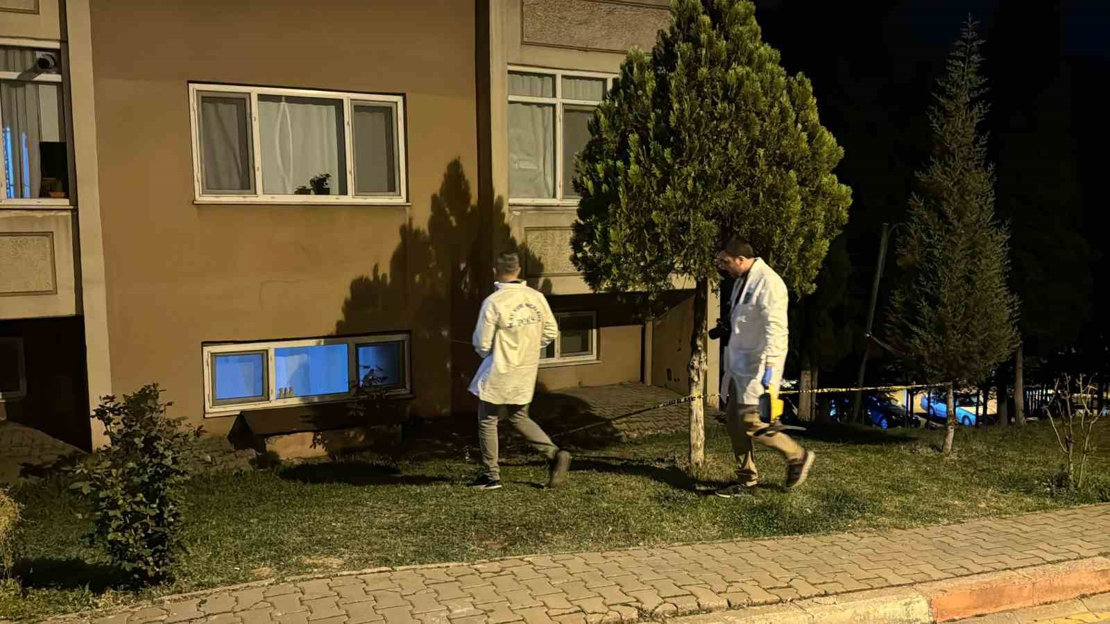 apartmanin-4-katindan-dusen-kiz-cocugu-agir-yaralandi
