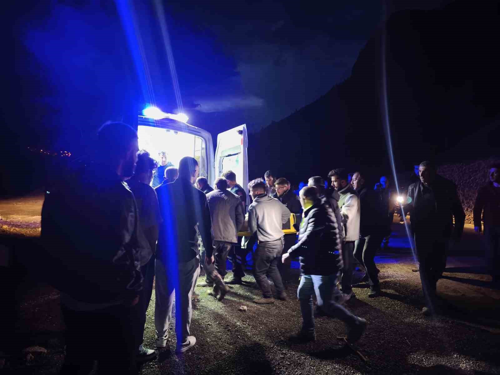 artvinde-trafik-kazasi-1-olu-1-yarali