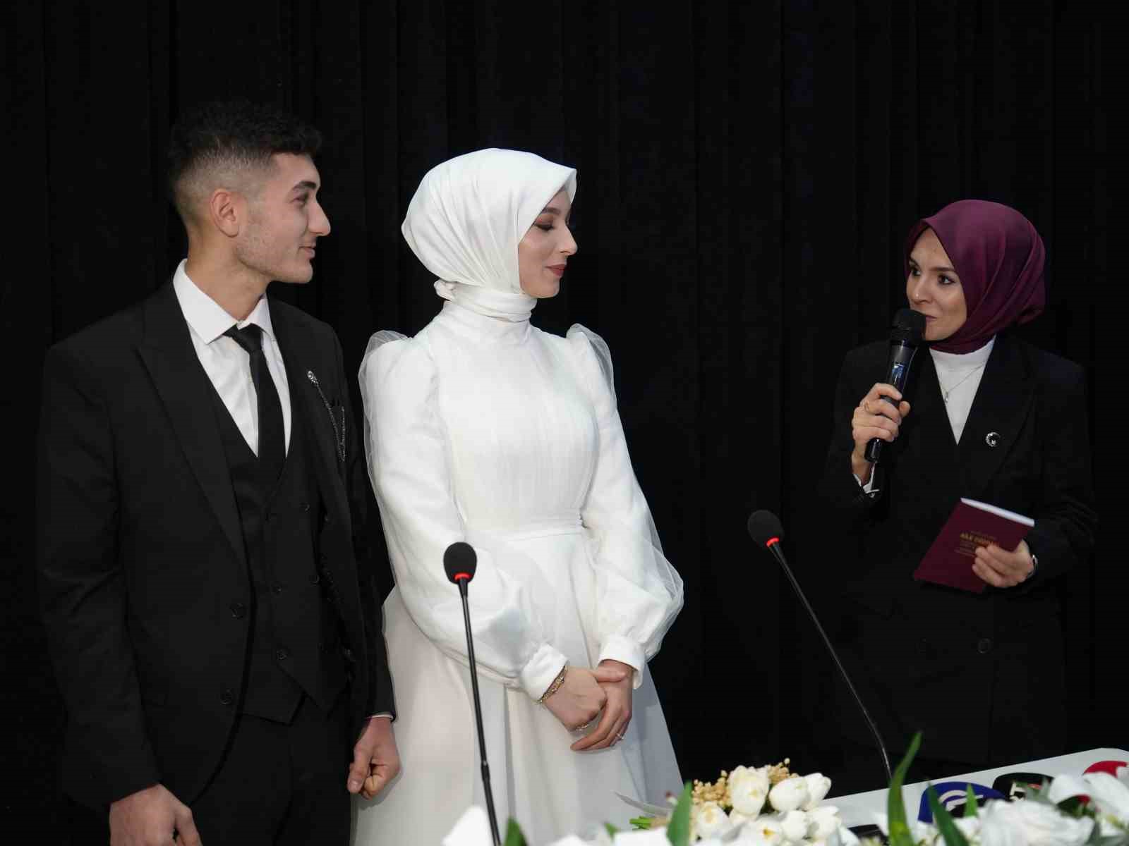 bakan-goktas-evlilik-kredisinden-faydalanan-ciftin-nikah-sahidi-oldu