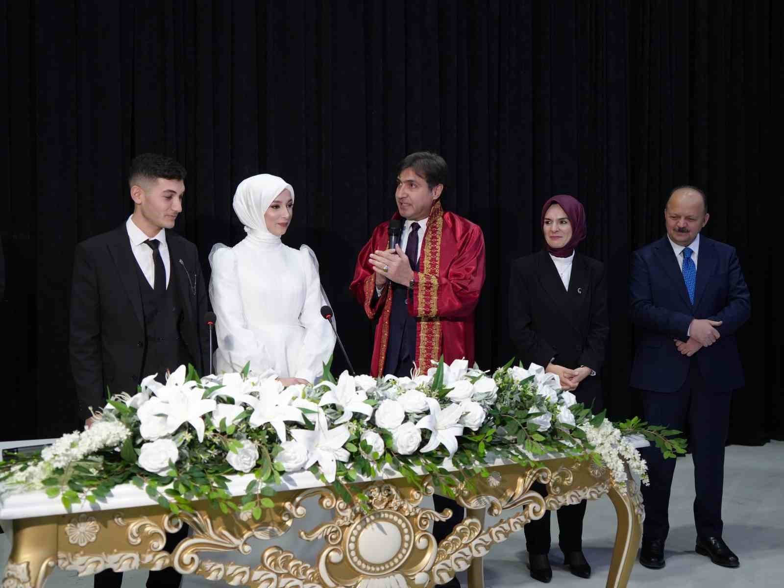 bakan-goktas-evlilik-kredisinden-faydalanan-ciftin-nikah-sahidi-oldu