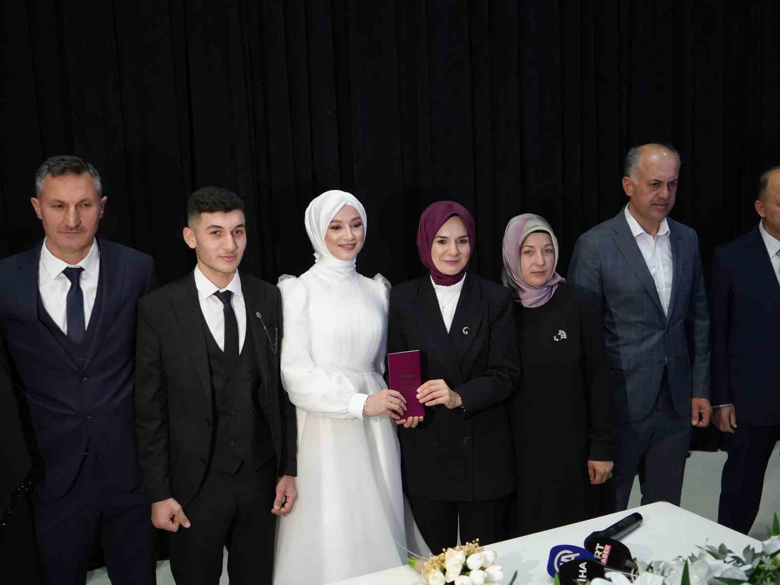 bakan-goktas-evlilik-kredisinden-faydalanan-ciftin-nikah-sahidi-oldu