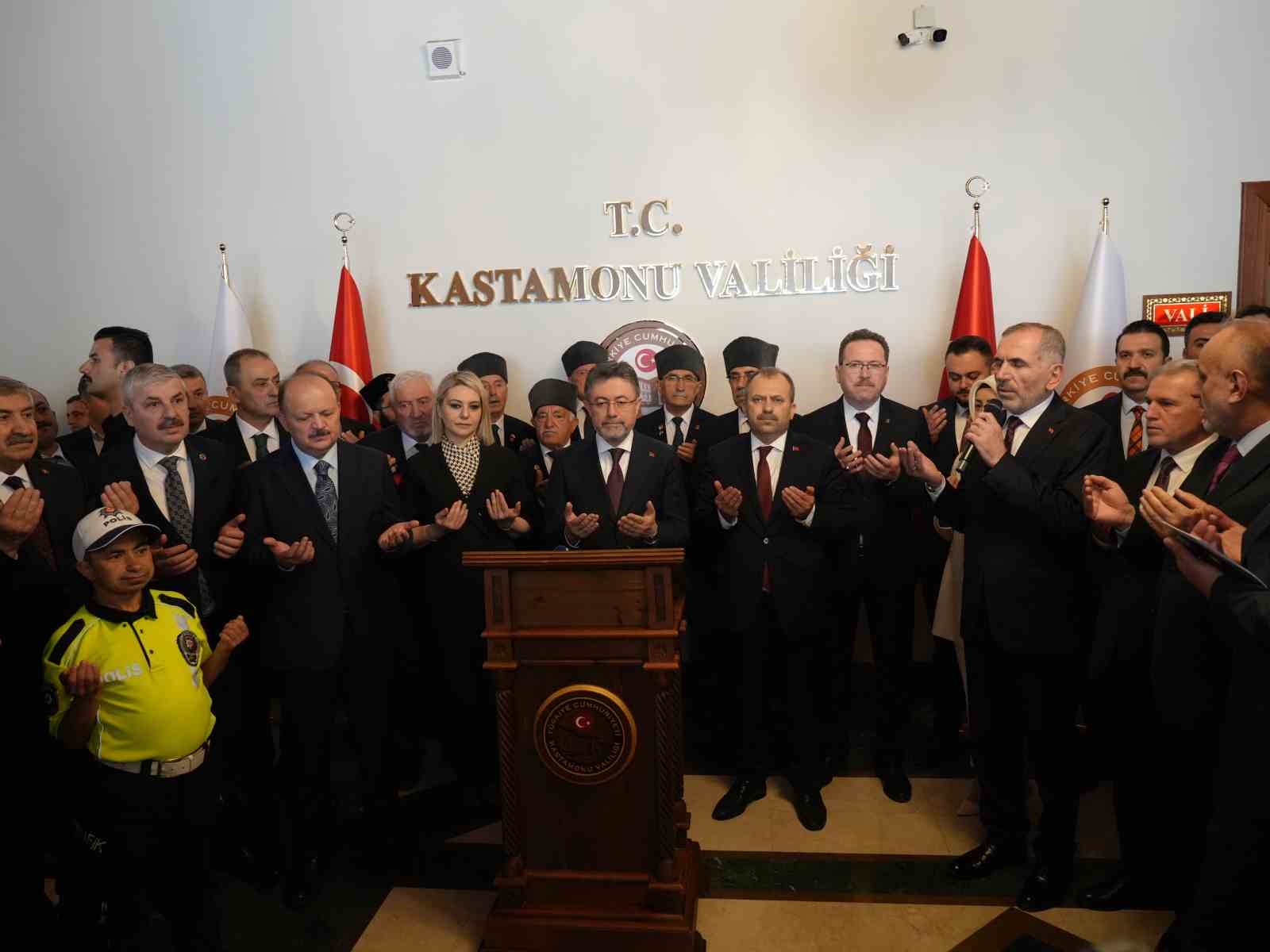 bakan-yumakli-10-binlerce-insanin-katledilmesine-sahitlik-yapiyoruz
