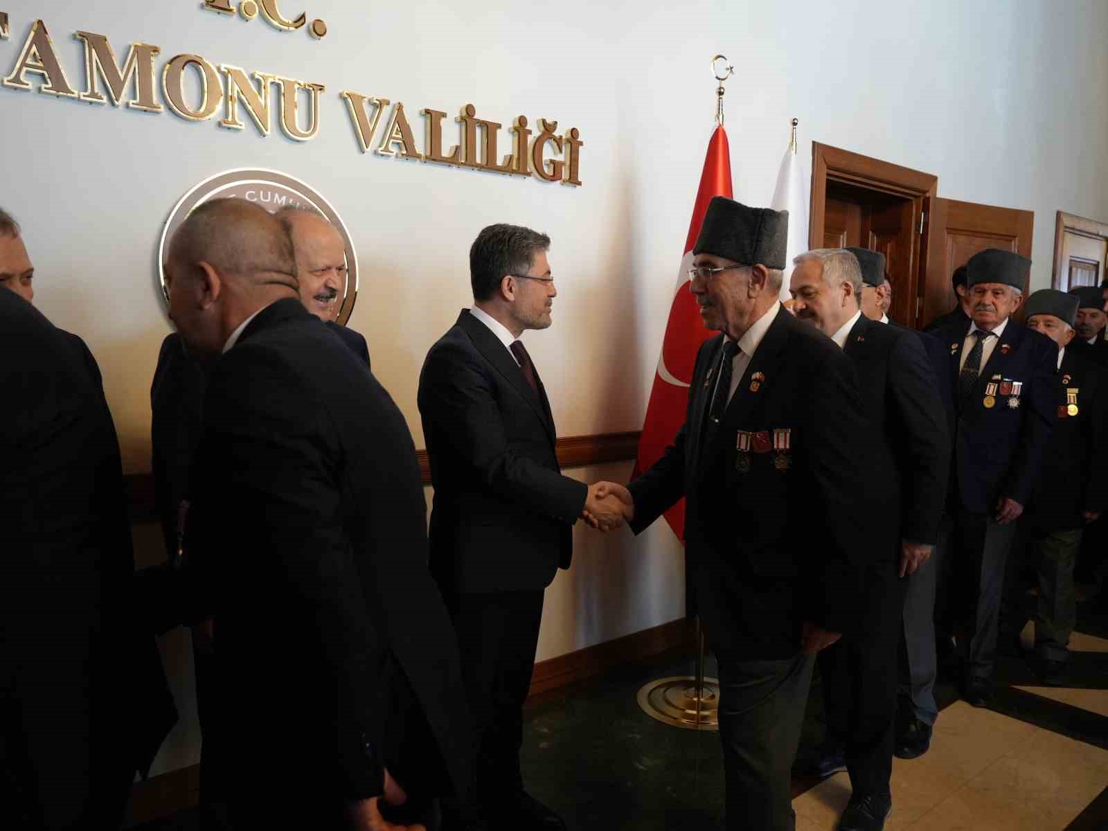 bakan-yumakli-10-binlerce-insanin-katledilmesine-sahitlik-yapiyoruz