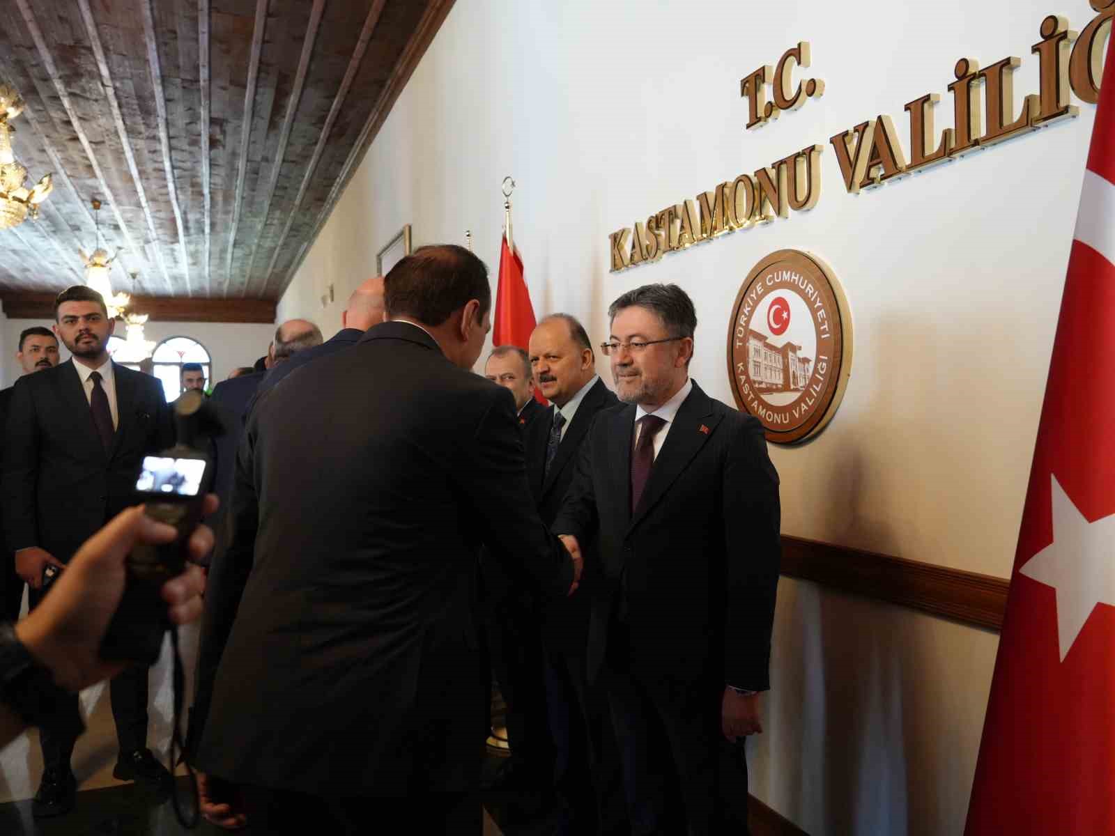 bakan-yumakli-10-binlerce-insanin-katledilmesine-sahitlik-yapiyoruz