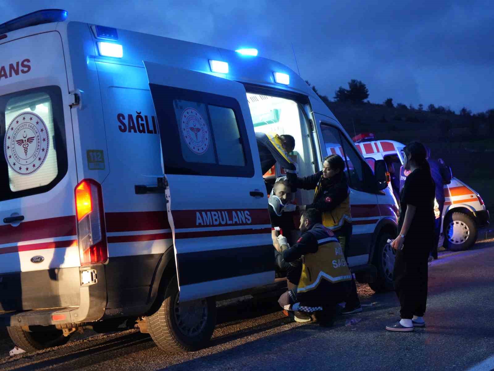 bayram-tatiline-giden-aile-kaza-yapti-5-yarali