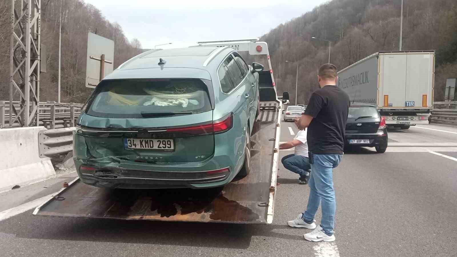 bolu-dagi-tuneli-gecisinde-otomobiller-carpisti-4-yarali