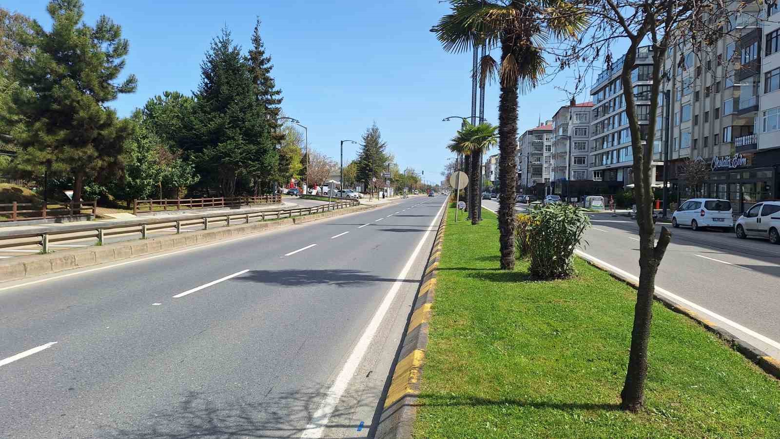 ehliyetsiz-surucu-yolun-karsisina-gecmeye-calisan-yayaya-carpti