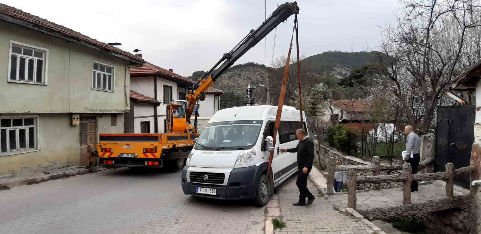 öğrenci servisi kanala düştü