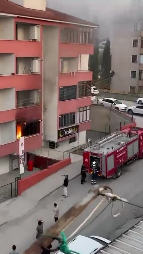 ogrencilerin-kaldigi-evde-cikan-yangin-sonduruldu