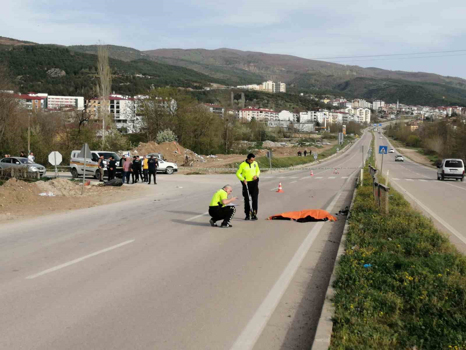 otomobilin-carptigi-yasli-kadin-hayatini-kaybetti