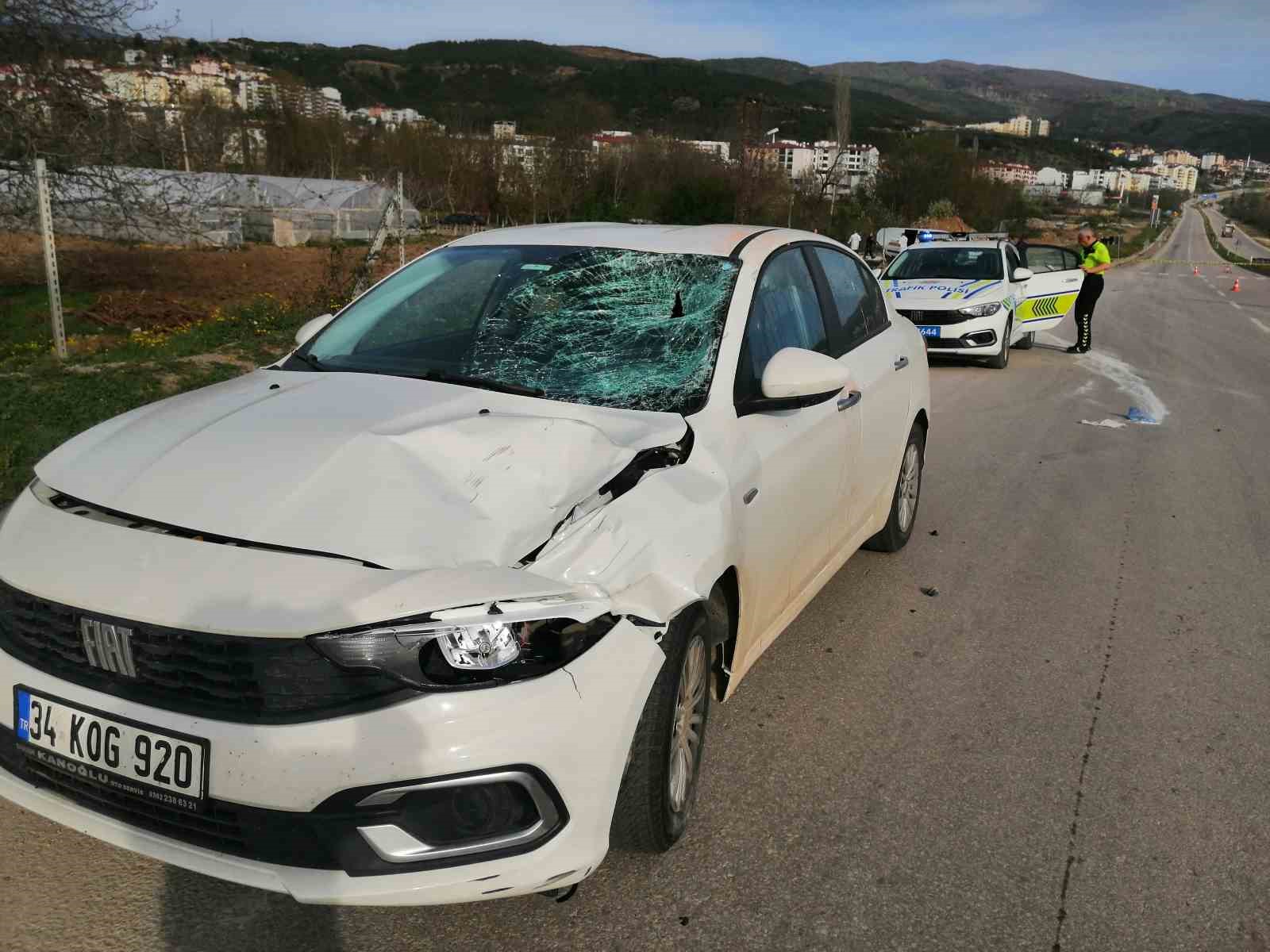 otomobilin-carptigi-yasli-kadin-hayatini-kaybetti