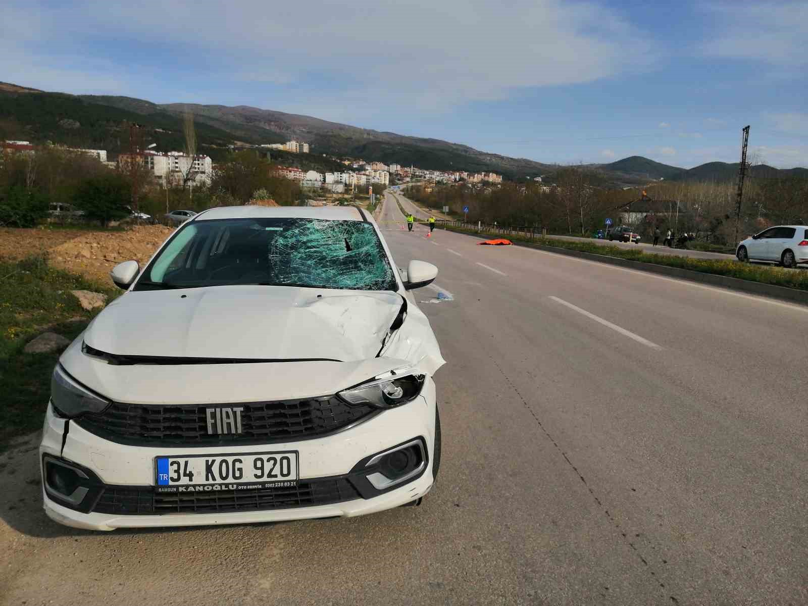 otomobilin-carptigi-yasli-kadin-hayatini-kaybetti