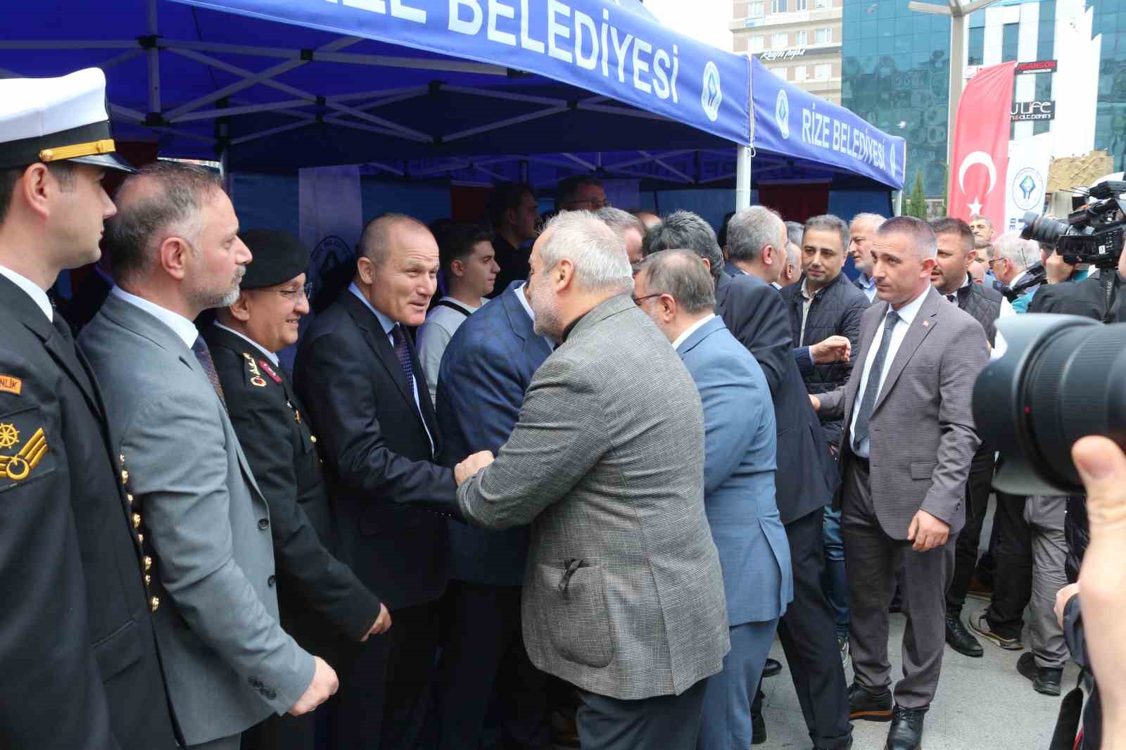 saglik-bakani-kemal-meisoglu-rizede-bayramlasma-torenine-katildi