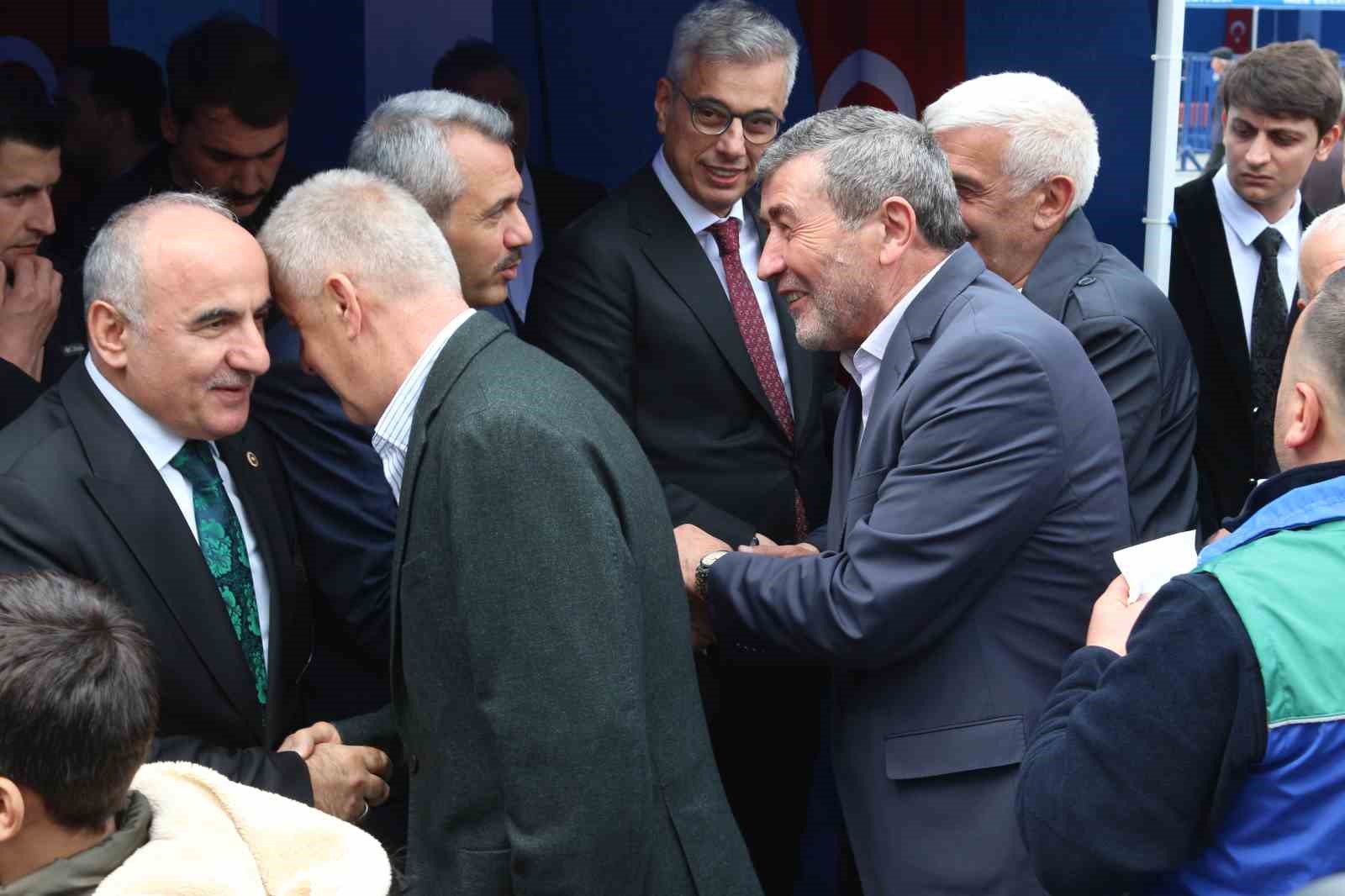 saglik-bakani-kemal-meisoglu-rizede-bayramlasma-torenine-katildi